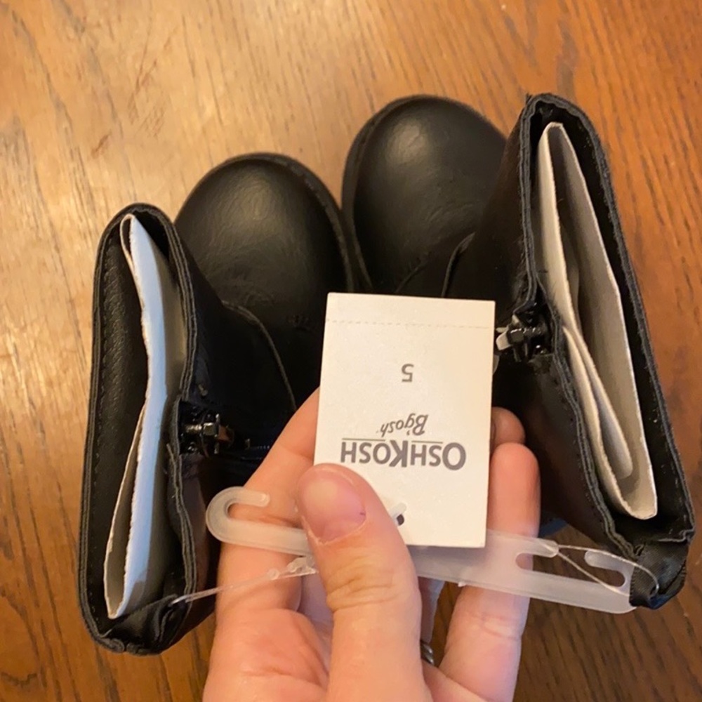 OshKosh *Star Boots - Baby SIZE 5 (12-18 Months)